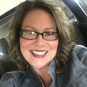 Meet your Posher, Laurie